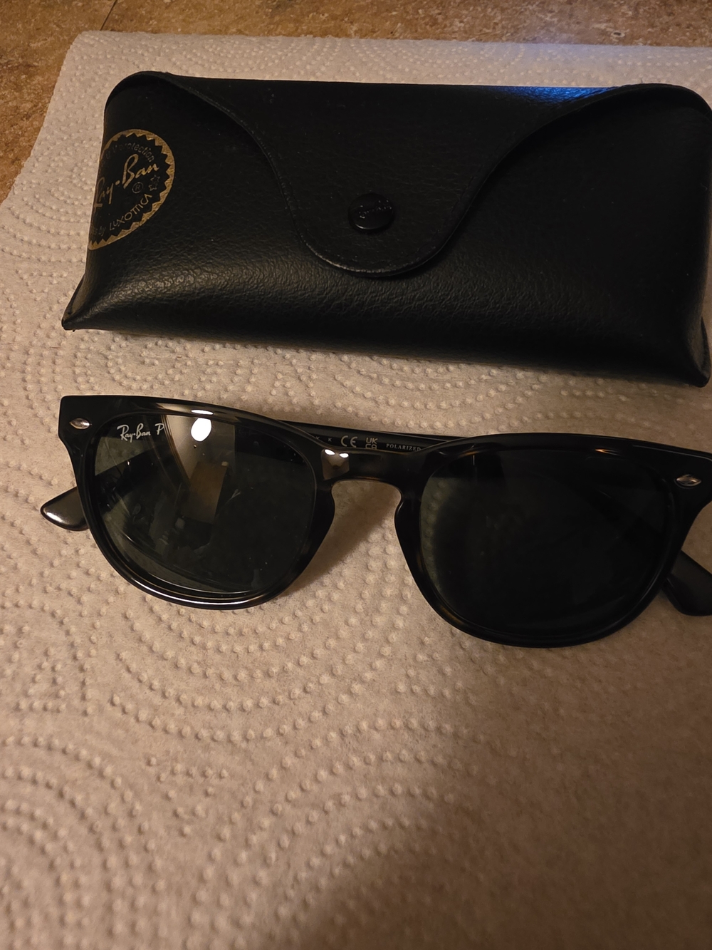 Ray-Ban WOMENS RB4104 Classic Wayfarer Sunglasses in Tortoise Polarized
